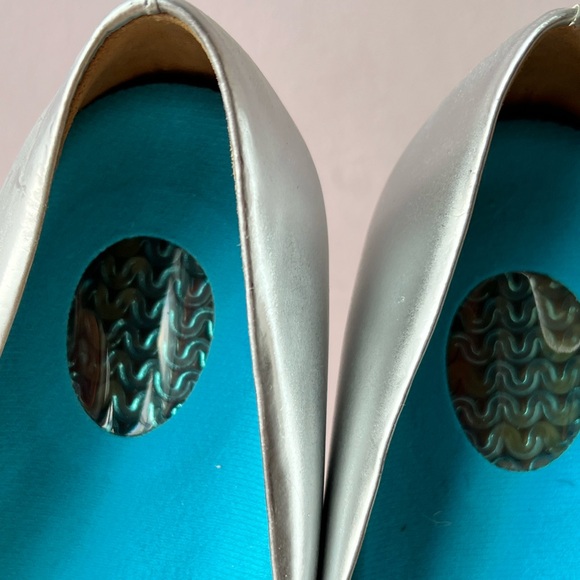 TORY BURCH “AURORA” SILVER METALLIC CLEAR LUCITE HEEL SHOES BRAND NEW IN BOX - Picture 9 of 16